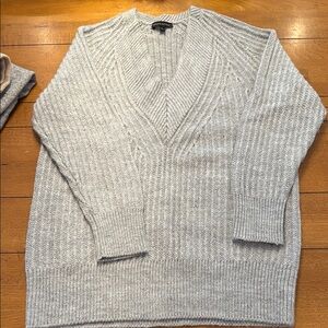 Banana republic wool blend grey texture, long V-neck small